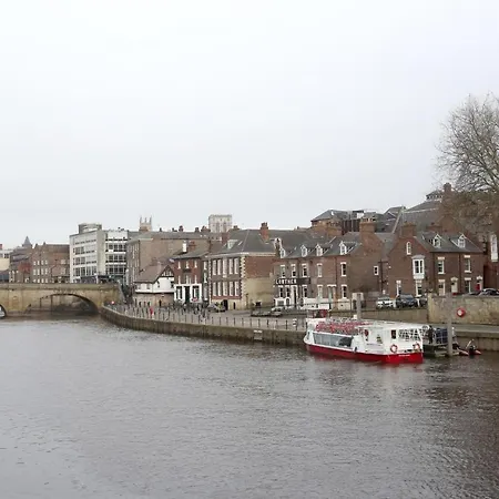 Apartment Emperors Wharf 2 Bedroom *