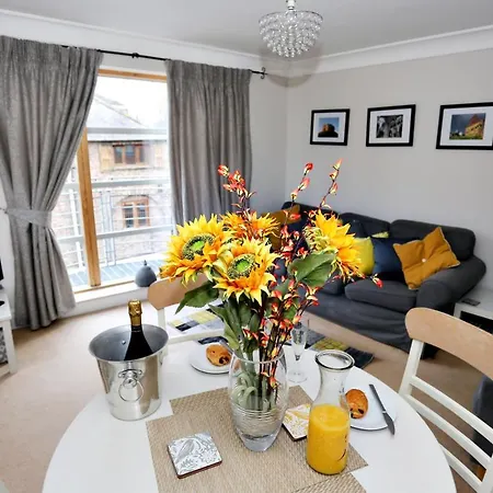 Emperors Wharf 2 Bedroom *