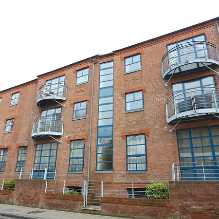 Emperors Wharf 2 Bedroom