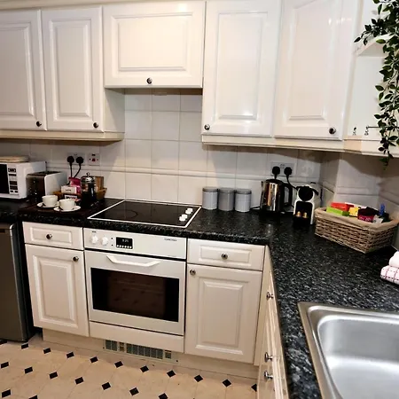 Emperors Wharf 2 Bedroom *